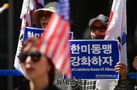 [포토] 이재용 부회장 방북 반대 "한미동맹 강화하자"