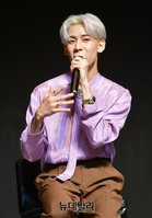 [포토] 신규앨범 소개하는 갓세븐 뱀뱀