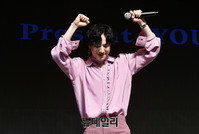 [포토] 타이틀곡 '럴러바이' 포인트 안무 선보이는 갓세븐 유겸