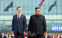 [포토] 북한군 의장대 사열 받는 문재인 대통령과 김정은