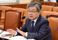 [포토] 답변하는 이재갑 고용노동부 장관 후보자