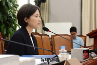 [포토] 질문에 답하는 유은혜 교육부장관 후보자
