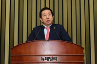 [포토] 여야 협상결과 설명하는 김성태 한국당 원내대표