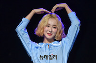 [포토] S.I.S 달 "여러분 사랑해요"