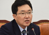 [포토] 기자간담회 갖는 김용태 자유한국당 사무총장