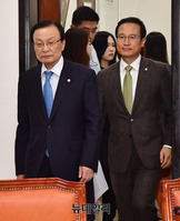 [포토] 입장하는 이해찬-홍영표