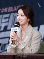 [포토] 질문에 답하는 배우 정인선