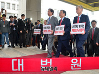 [포토] 대법원 항의 방문하는 자유한국당
