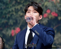 [포토] 물 마시는 배우 하준