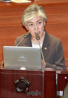 [포토] 본회의서 질문에 답하는 강경화