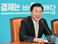 [포토] 인사말 하는 손학규 바른미래당 대표