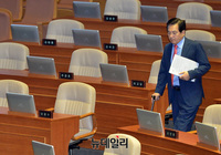 [포토] 대정부질문 나서는 심재철 자유한국당 의원