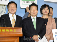 [포토] 선거제도 개혁 촉귀 기자회견 갖는 손학규-정동영-이정미