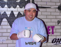 [포토] 복싱글러브 낀 개그맨 김지호