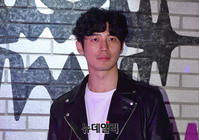 [포토] 배우 이현욱 "피트니스 오픈 축하해요"