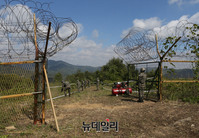 [포토] 유해발굴 위해 DMZ 지뢰제거하는 우리군