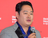 [포토] 질문에 답하는 배우 이유준