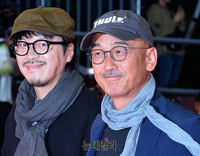 [부산국제영화제] 레드카펫 입장하는 봉만대-이준익 감독