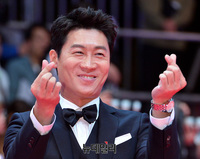 [부산국제영화제] 배우 진선규, 수줍은 손하트