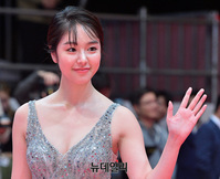 [부산국제영화제] 카라타 에리카, 청순한 드레스