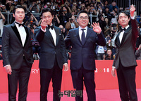 [부산국제영화제] 레드카펫 올길하는 영화 '창궐' 팀