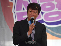 [포토] 인사말하는 김장섭 연출가