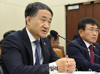 [포토] 질문에 답하는 박능후 보건복지부 장관