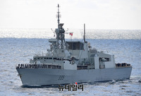 [포토] 해상사열하는 캐나다 해군 캘거리함