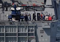 [포토] 헬기로 일출봉함에 도착한 문재인 대통령