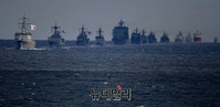 [포토] 해상사열 선두에 선 우리해군 율곡이이함