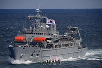 [포토] 해상사열 나선 우리해군 청해진함