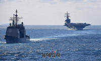 [포토] 항모와 함께 등장한 미 해군 앤티탐함