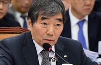 [포토] 의원들의 질문에 답하는 윤석헌 금융감독원장