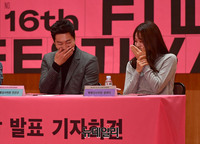 [포토] 입 가리고 웃는 배우 '진선규-윤혜리'