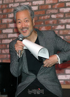 [포토] 봄여름가을겨울 김종진 "노안이 왔어요"