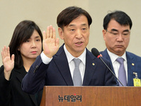 [포토] 선서하는 이주열 한국은행 총재