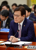 [포토] 질의 듣는 최종구 금융위원장