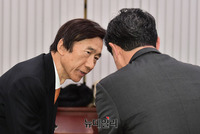 [포토] 대화 나누는 유기준-윤병세