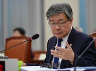 [포토] 국정감사서 발언하는 이재갑 고용노동부 장관