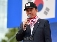[포토] 돌아온 태극기집회 사회자 손상대