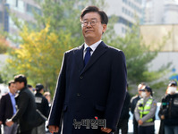 [포토] 분당경찰서 출석한 이재명 경기지사