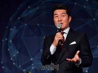 [포토] 인사말하는 김상중