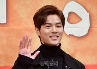 [포토] 첫 드라마 도전하는 배우 윤지온