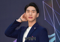 [2018MGA] 시상식 레드카펫 무대 선 방송인 밴쯔