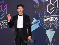 [2018MGA] 손 인사하는 배우 김권