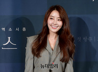 [포토] 드라마 '프리스트', 의사 역 맡은 배우 정유미