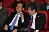 [포토] 대화 나누는 정우택-강석호