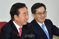 [포토] 자유한국당 찾은 김동연 경제부총리