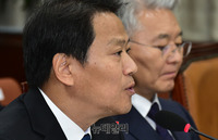 [포토] 답변하는 임종석 대통령 비서실장