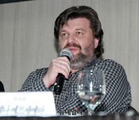 [포토] 마린스키발레단을 지휘하는 알렉세이 레프니코프